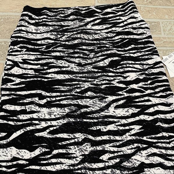 LuLaRoe Cassie pencil skirt blank white zebra print NWT size small - Picture 2 of 3